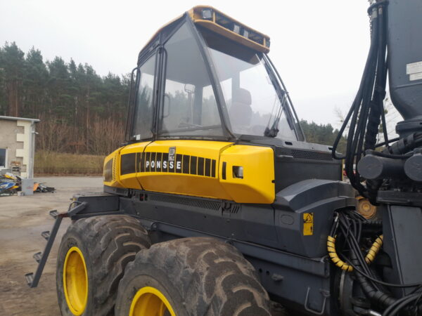 Szyba maszyny leśnej - harwestera z poliwęglanu