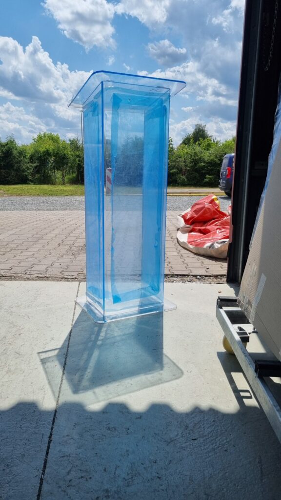 mównica z plexi dla klienta