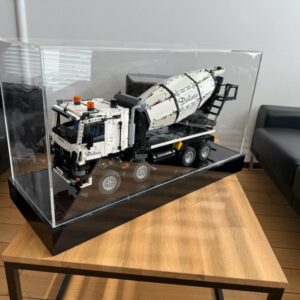 Pudełko z plexi zrobione na wymiar na zamówienie dla klienta