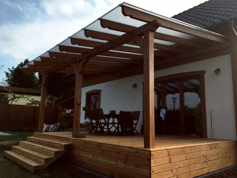 Wiosna na tarasie – jak zrobić zadaszenie, żeby spokojnie siedzieć tam przez cały sezon