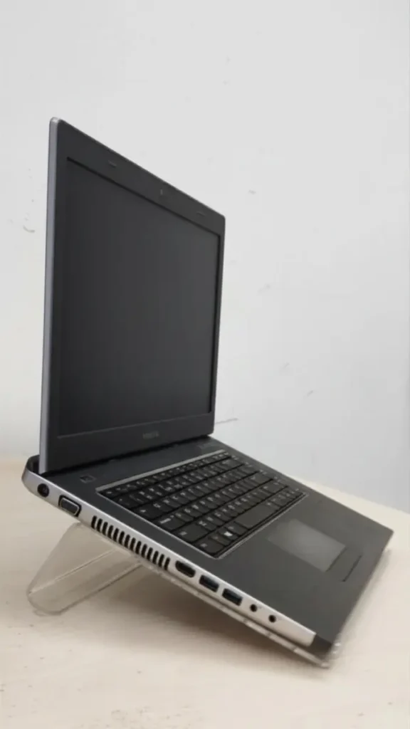 podstawka na laptopa z plexi
