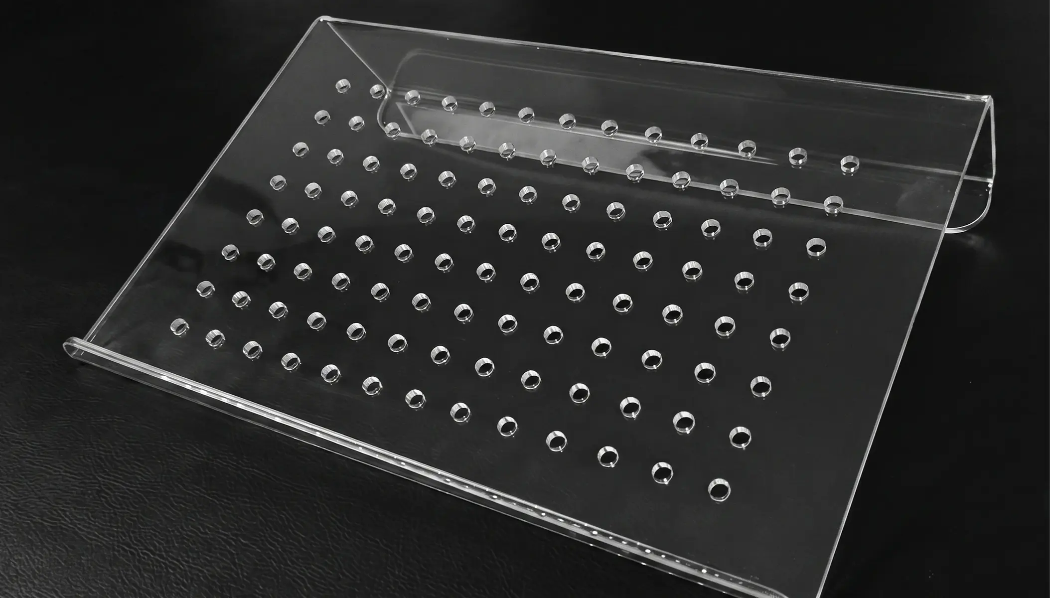 wentylowana podstawka pod laptopa z plexi